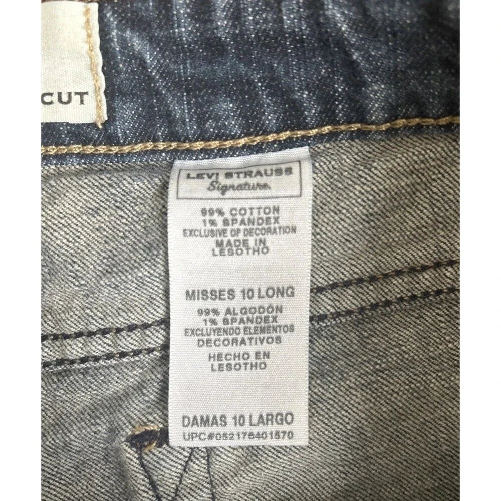 Levi's Signature Women's 10 Blue Dark Wash Low Rise Boot Cut Jeans 32 inseam - Picture 2 of 4